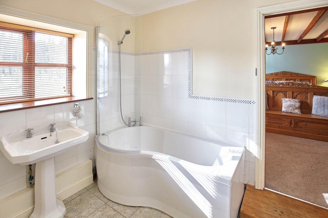 Host & Stay - The Arches Cottage Brotton Екстер'єр фото